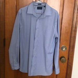 Men’s slim fit casual dress shirt